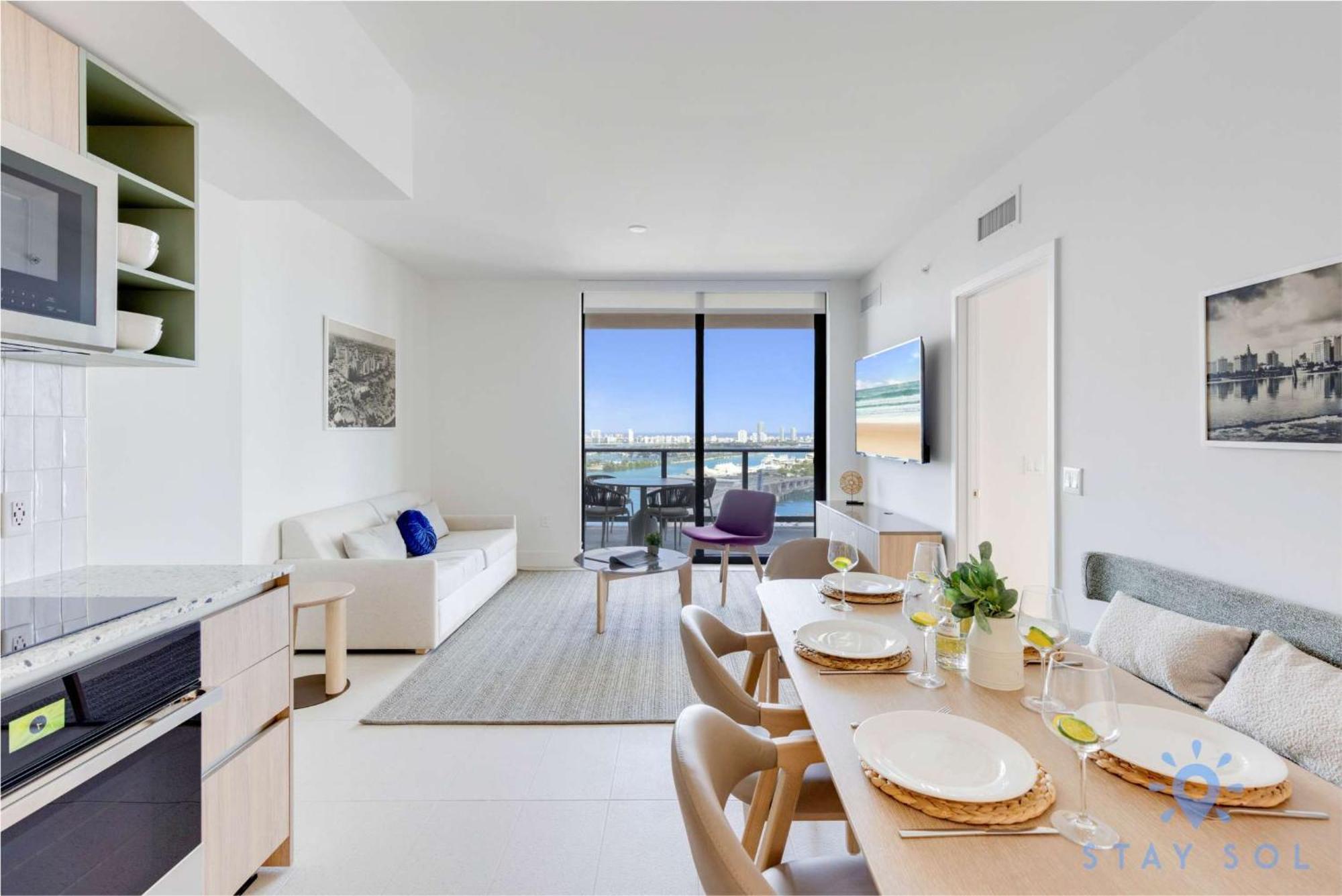 3br-3 Bth - Gym & Pool Apartment
