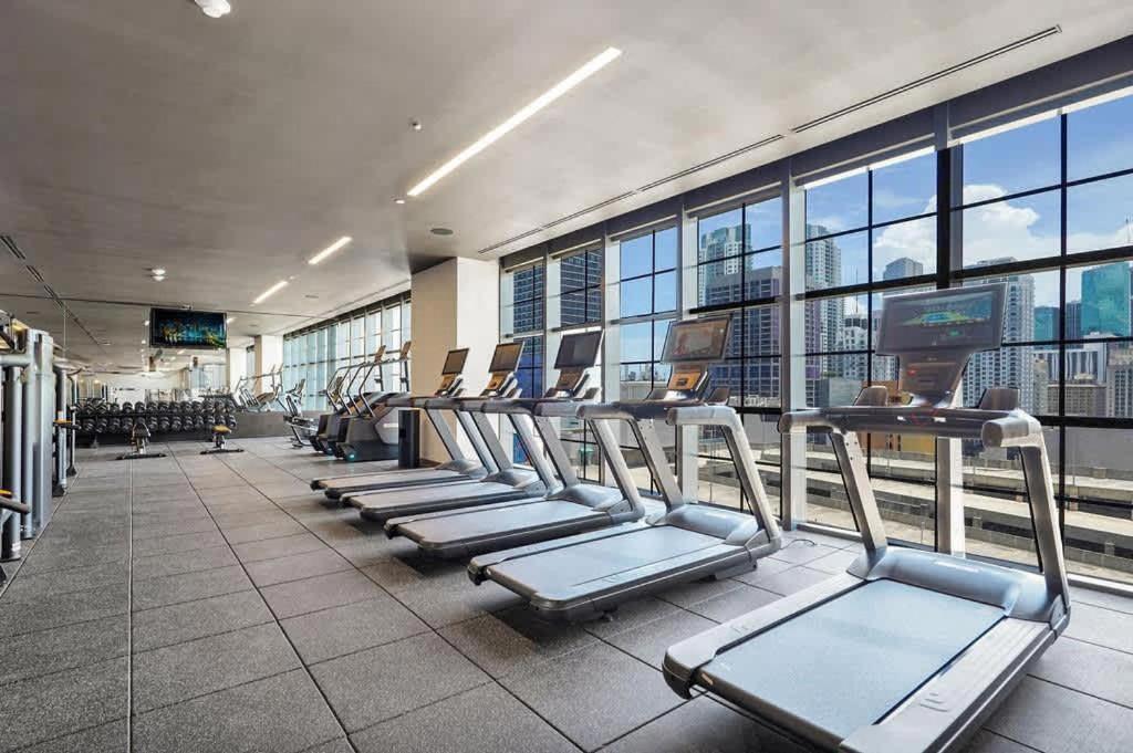 3br-3 Bth - Gym & Pool Miami