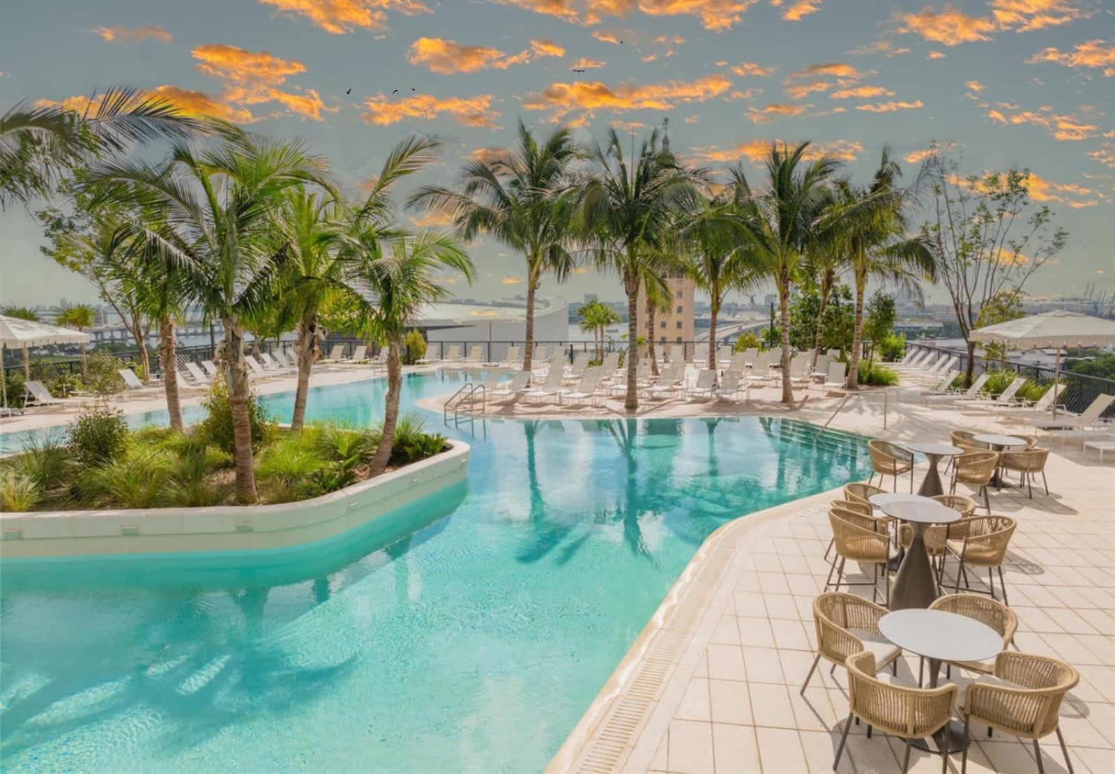 Apartment 3br-3 Bth - Gym & Pool *