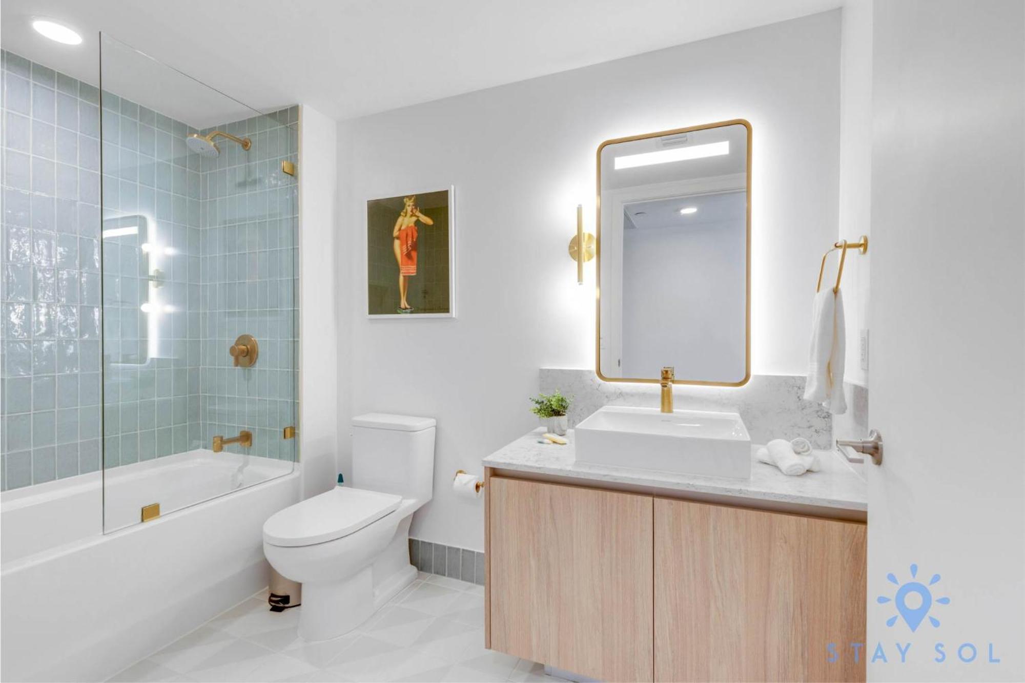 3br-3 Bth - Gym & Pool Apartment