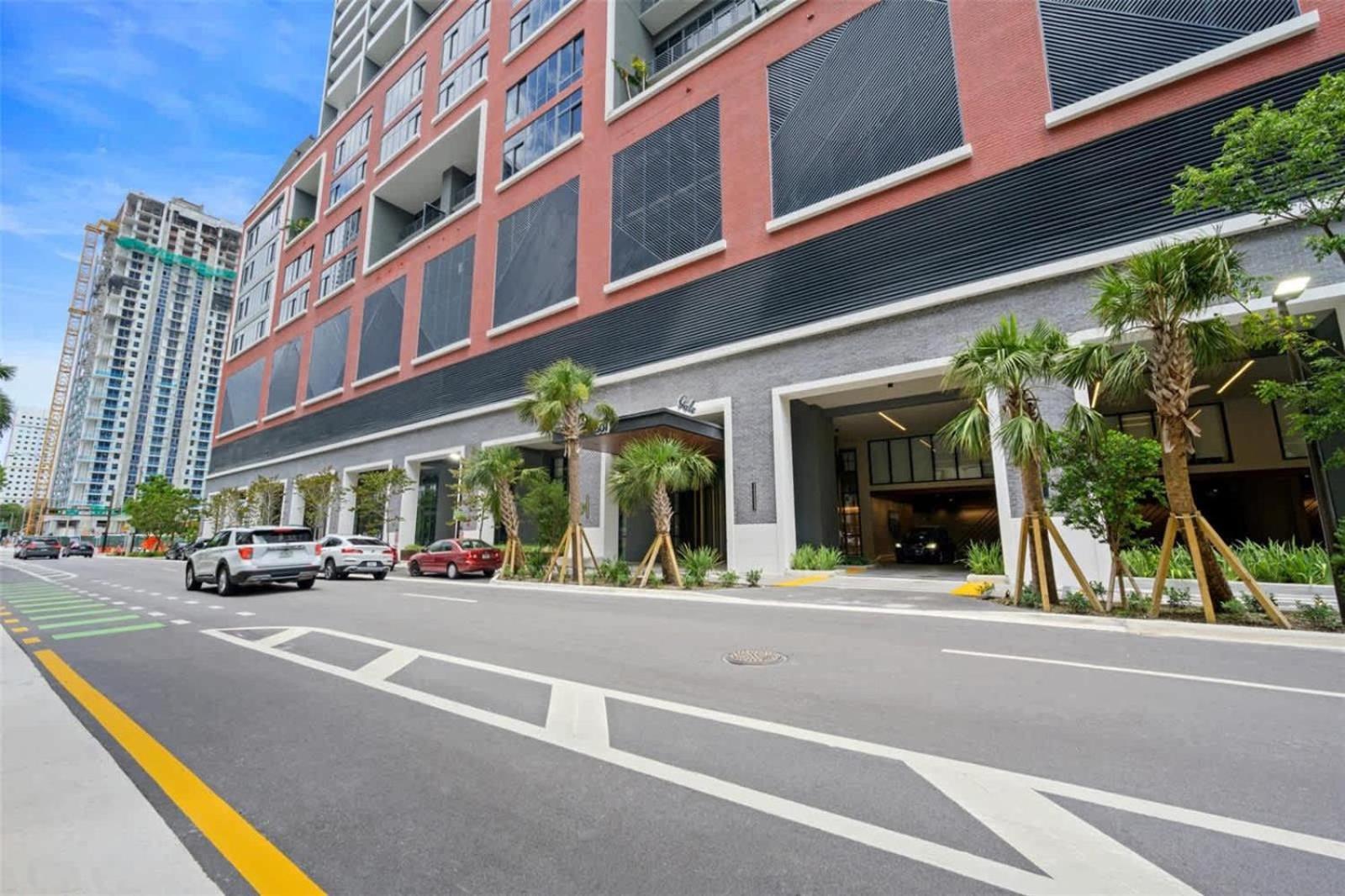 Apartment 3br-3 Bth - Gym & Pool