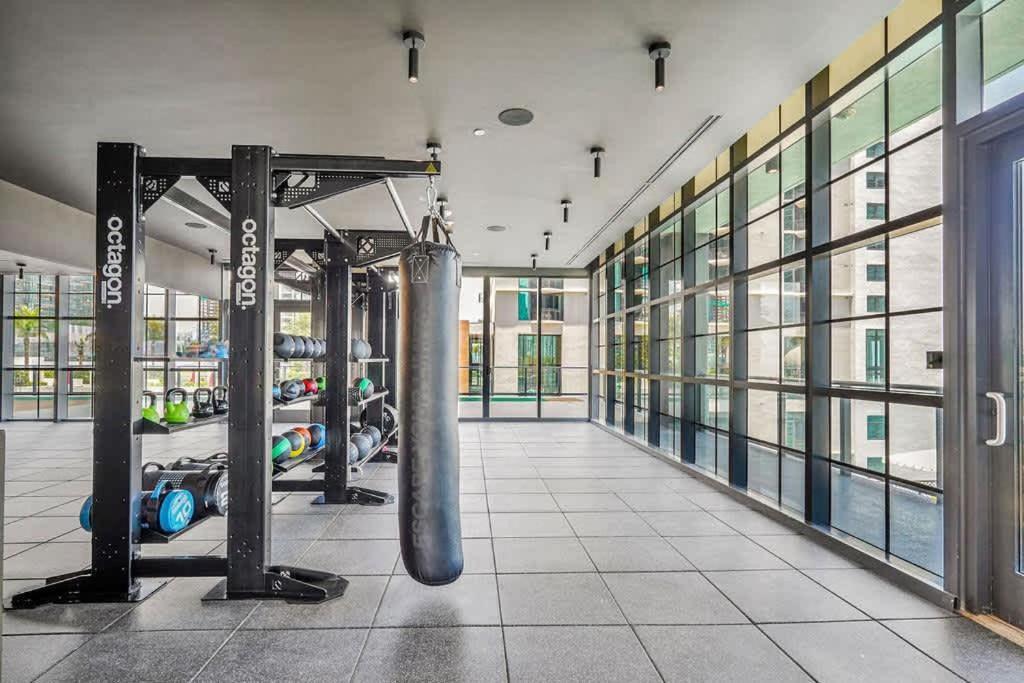3br-3 Bth - Gym & Pool *