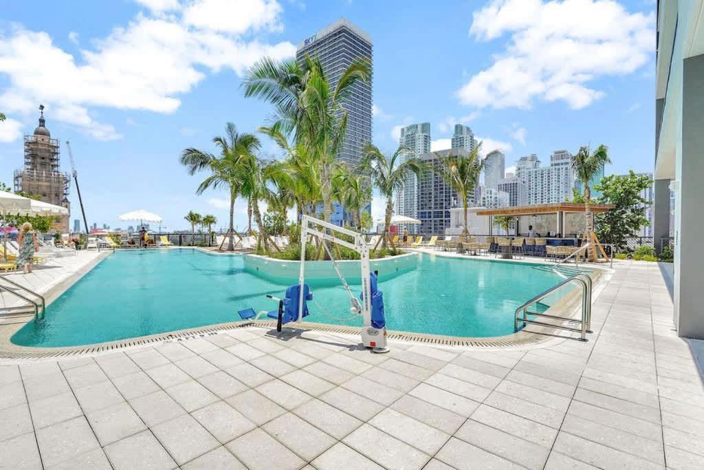3br-3 Bth - Gym & Pool Miami